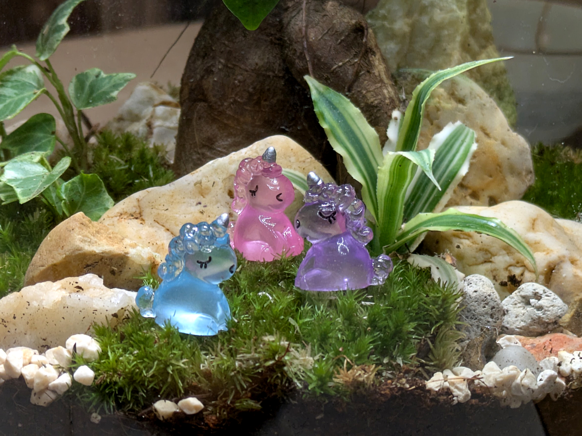 Leuchtende Mini-Einhörner – Glow-in-the-Dark Figuren für Glasgärten, Feengärten & Miniaturwelten
