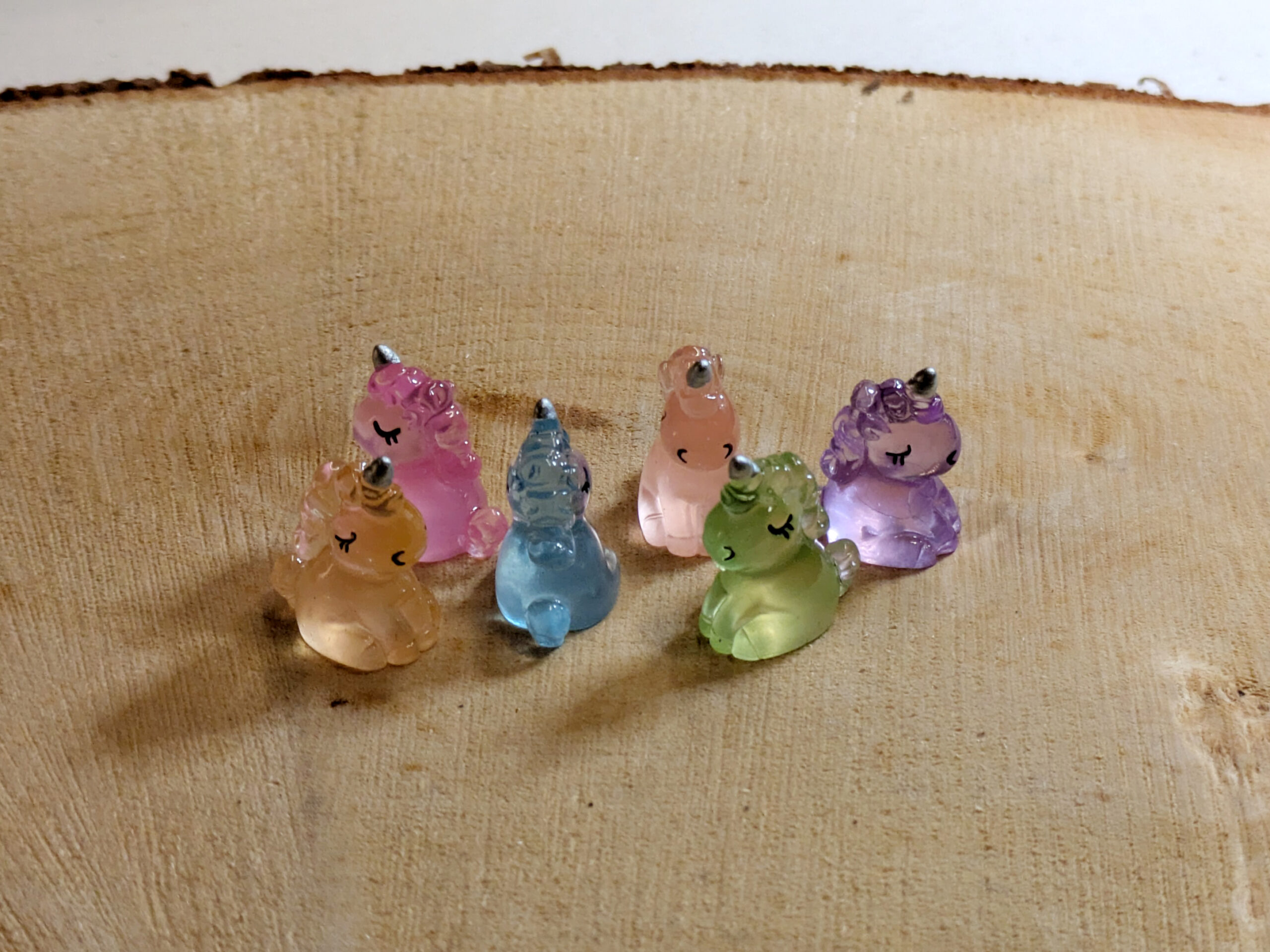 Leuchtende Mini-Einhörner – Glow-in-the-Dark Figuren für Glasgärten, Feengärten & Miniaturwelten