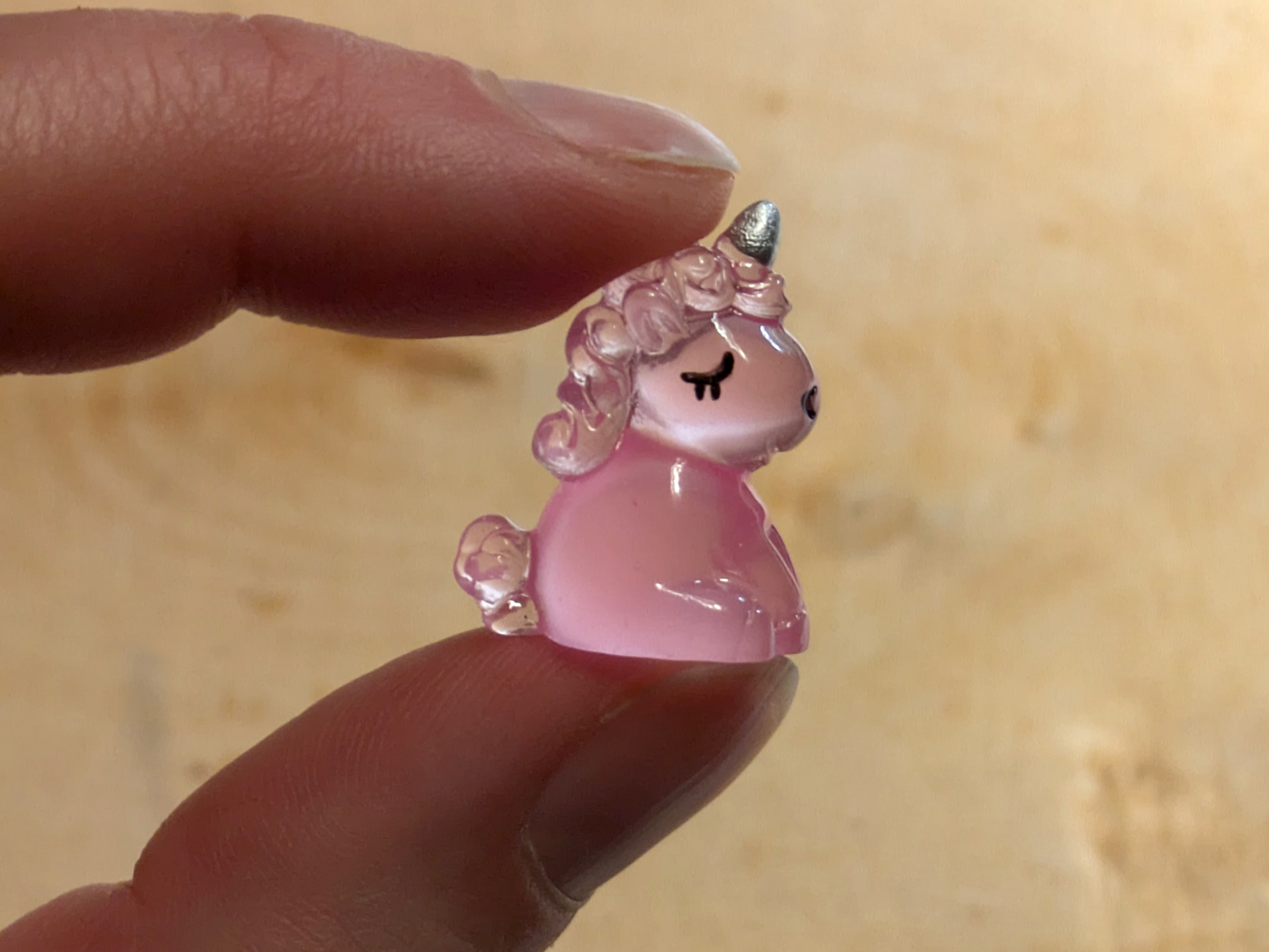 Leuchtende Mini-Einhörner – Glow-in-the-Dark Figuren für Glasgärten, Feengärten & Miniaturwelten