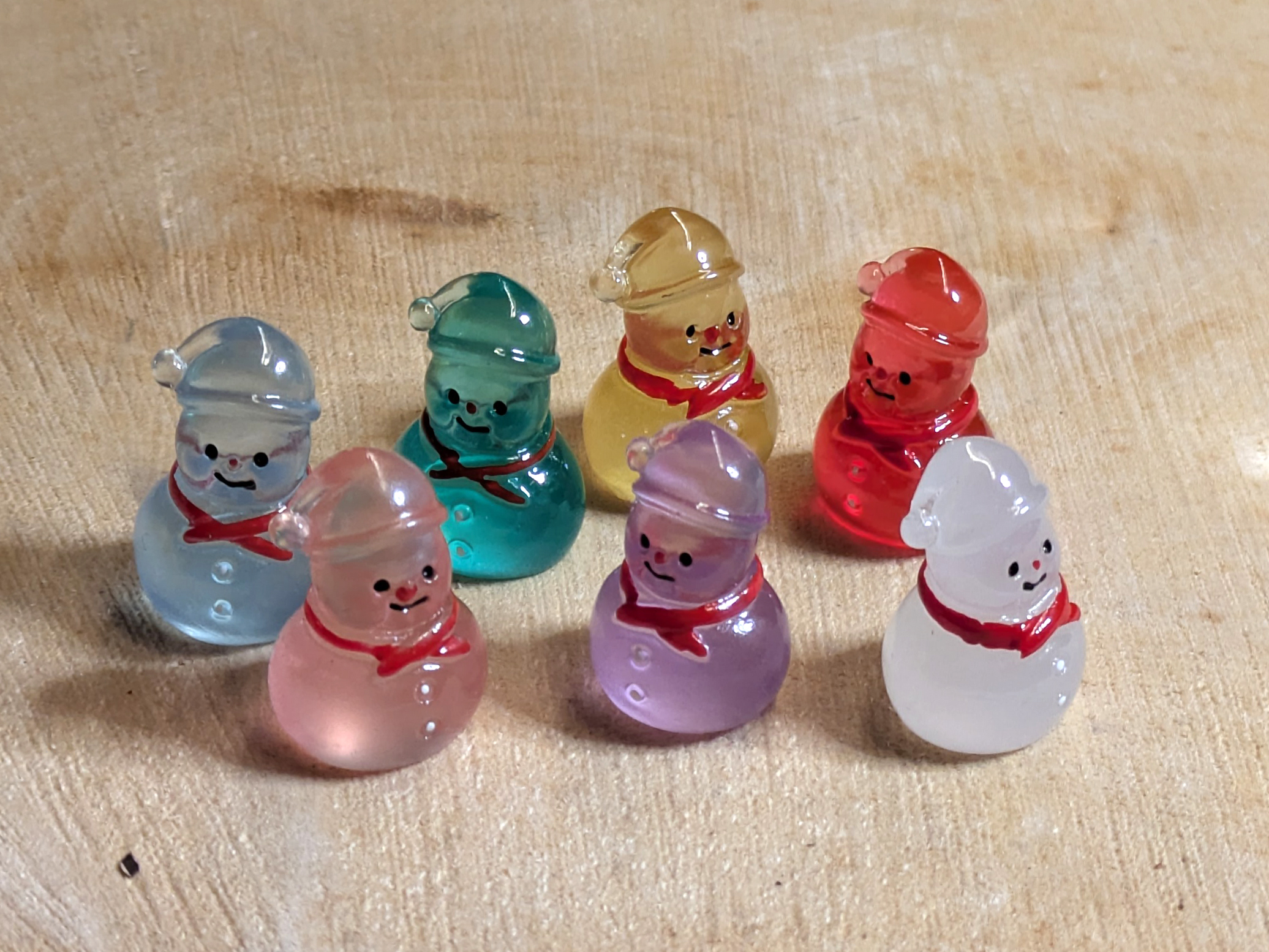 Leuchtende Mini-Schneemänner – Glow-in-the-Dark Winterfiguren für Glasgärten, Wichteltüren & Weihnachtsdeko