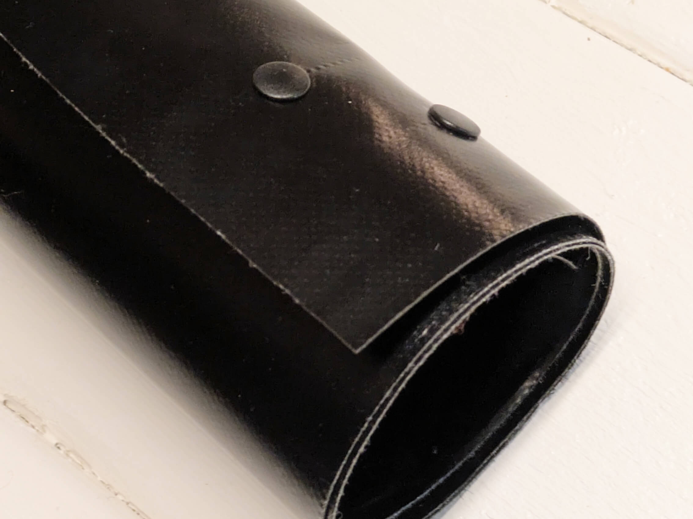 Umtopfmatte und Bastelmatte mit aufstellbarem Rand – wasserdicht & abwischbar (67 x 92 cm)